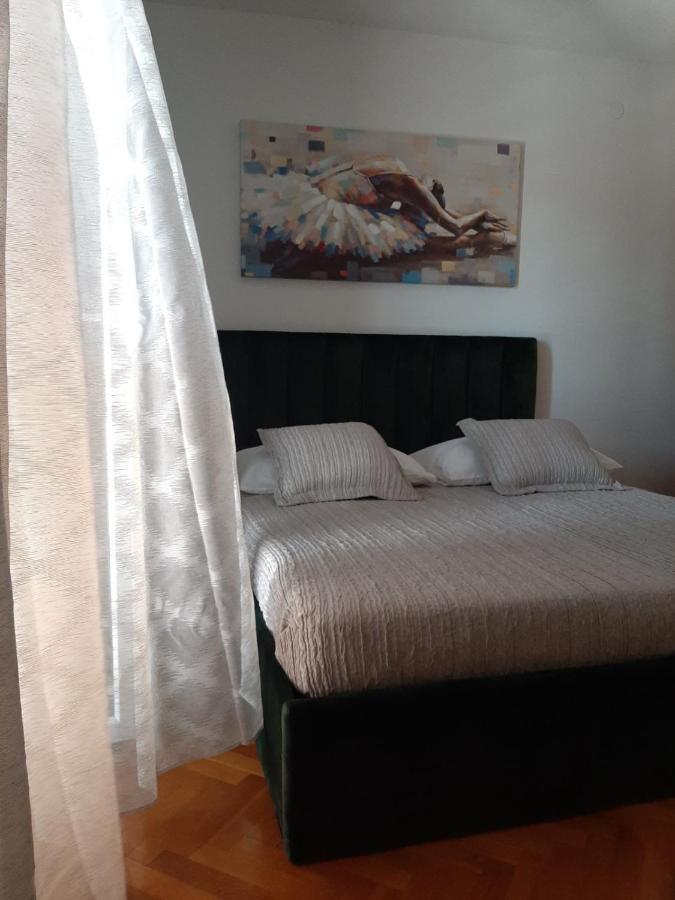 Guest House Zaninovic Хвар Экстерьер фото
